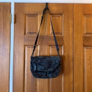 Lululemon Festival Bag - RARE black camo